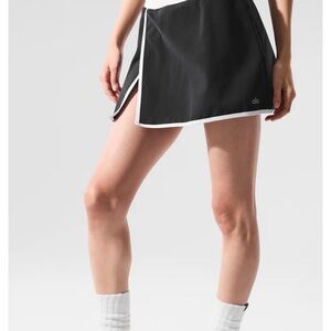 LIKE NEW Alo Yoga Airbrush Streamlined Black White Mini Skirt